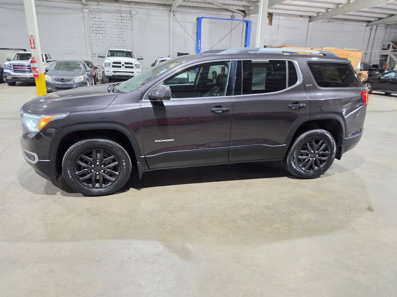 Used 2019 GMC Acadia SLT AWD/4WD image 4