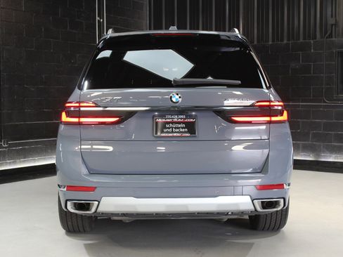Used 2024 BMW X7 xDrive40i w/ Climate Comfort Package image 8