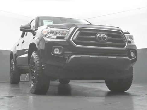 Used 2022 Toyota Tacoma SR5 w/ Technology Package RWD image 48