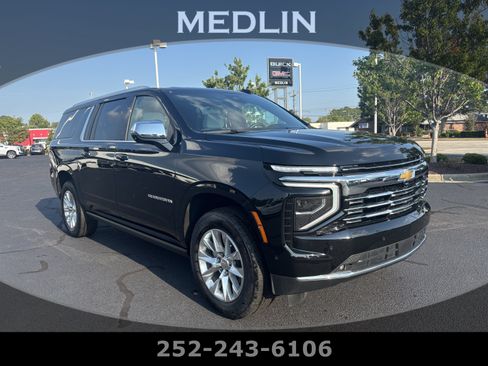 Used 2025 Chevrolet Suburban Premier RWD image 1