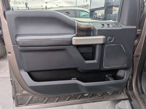 Used 2022 Ford F450 Lariat w/ Chrome Package image 14