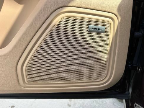 Certified 2024 Porsche Macan AWD/4WD image 19