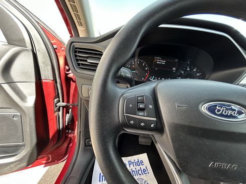 Used 2020 Ford Escape SE image 18