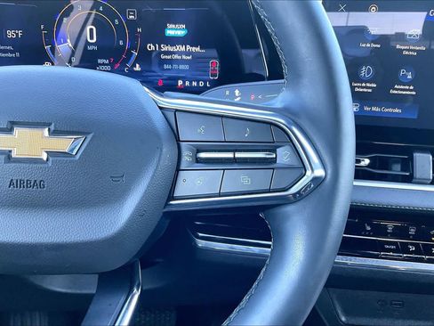 Used 2025 Chevrolet Equinox LT w/ Safety and Technology Package FWD image 24