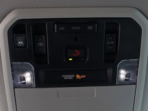 Used 2024 Toyota Tundra Limited AWD/4WD image 32