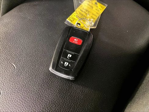 Used 2025 Toyota RAV4 XLE AWD/4WD image 13
