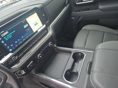 Used 2025 Chevrolet Silverado 2500 LTZ w/ LTZ Plus Package image 18