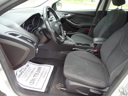 Used 2016 Ford Focus SE w/ Appearance Package w/ Equipment Group 201A FWD image 10