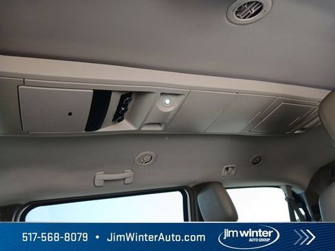 Used 2015 Chrysler Town & Country Touring FWD image 22