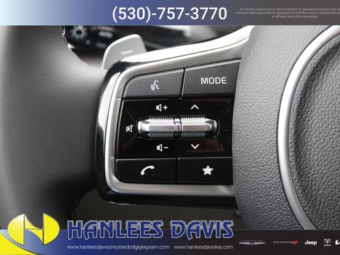 New 2026 Kia Carnival EX image 30