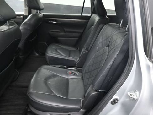 Used 2021 Toyota Highlander Platinum AWD/4WD image 19