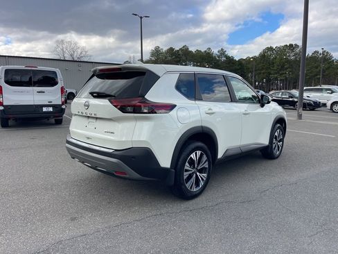 Used 2023 Nissan Rogue SV image 8