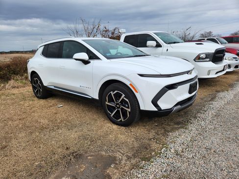 Used 2025 Chevrolet Equinox EV LT image 3