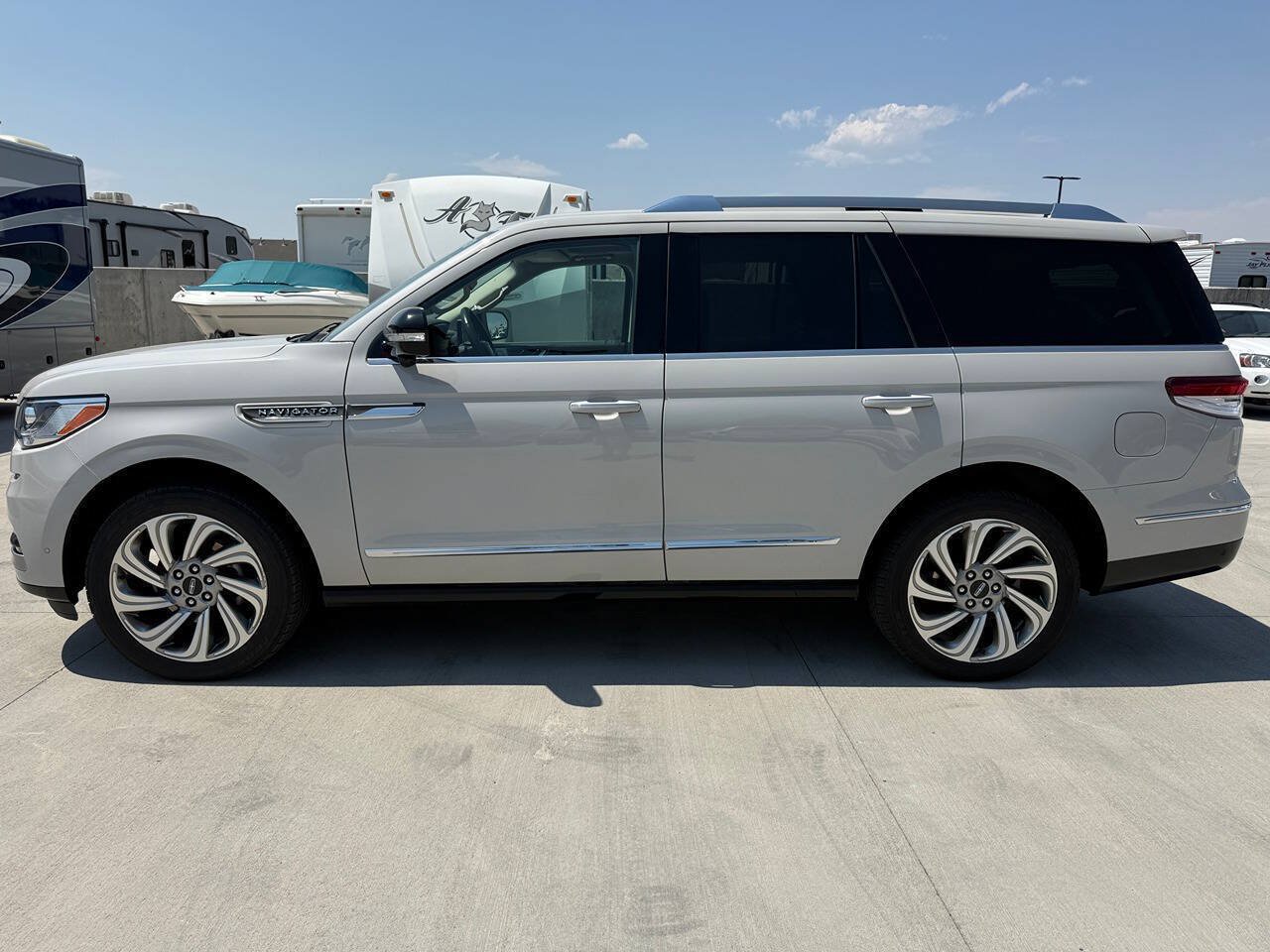 Used 2022 Lincoln Navigator Reserve AWD/4WD image 6