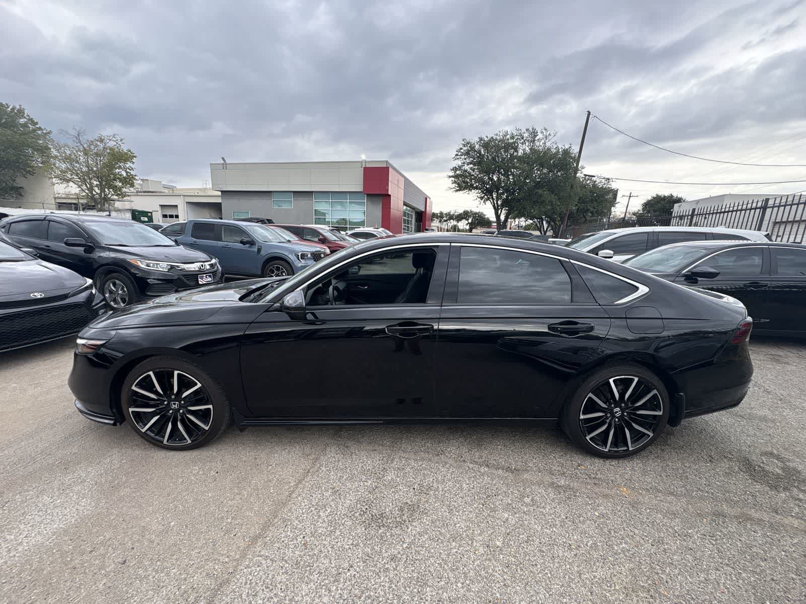 Used 2024 Honda Accord Touring image 2