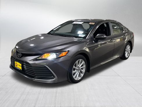 Used 2023 Toyota Camry LE FWD image 3