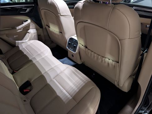 New 2026 Porsche Macan image 27