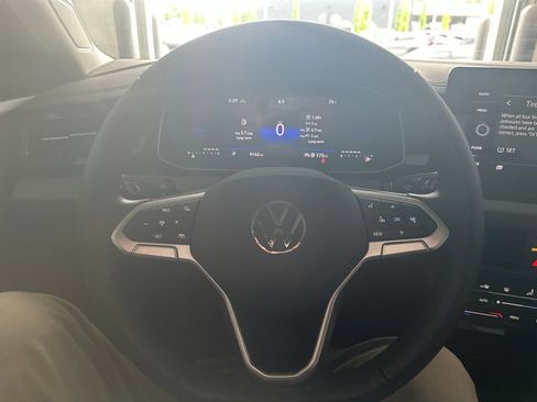 Used 2025 Volkswagen Jetta SE FWD image 22