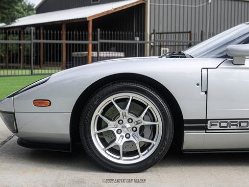 Used 2005 Ford GT RWD image 4