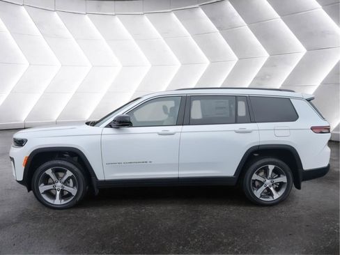 New 2026 Jeep Grand Cherokee L Limited AWD/4WD image 3