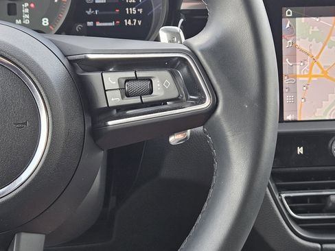 Certified 2025 Porsche Macan image 28