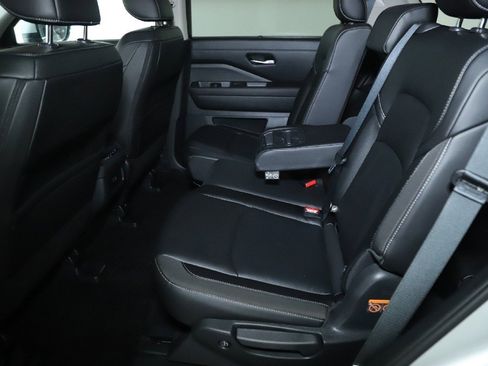 Certified 2025 Nissan Pathfinder SL image 15