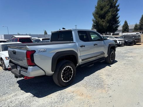 Used 2024 Toyota Tacoma TRD Off-Road w/ TRD Off Road Premium Package AWD/4WD image 4