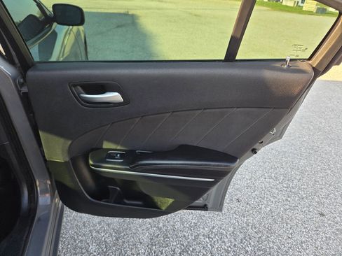 Used 2018 Dodge Charger SXT Plus image 19