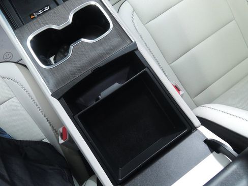 Used 2025 GMC Acadia Denali w/ Super Cruise Package FWD image 22