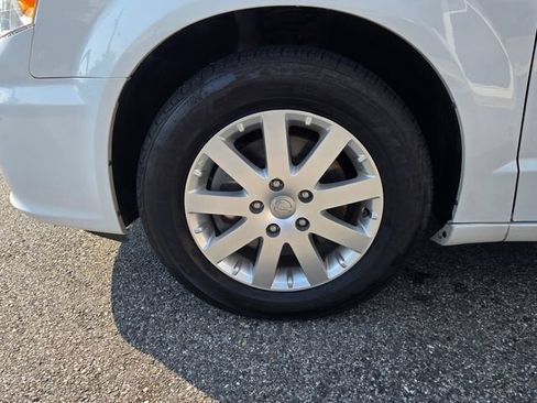 Used 2016 Chrysler Town & Country Touring w/ Driver Convenience Group FWD image 29