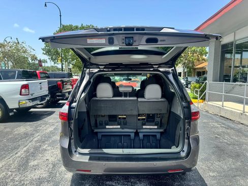 Used 2015 Toyota Sienna XLE w/ XLE Navigation Package FWD image 8