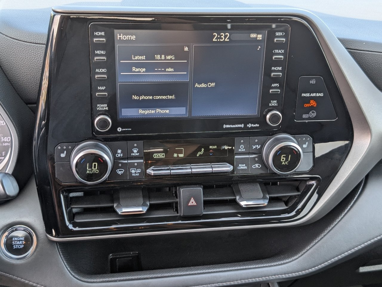 Used 2022 Toyota Highlander XLE FWD image 18