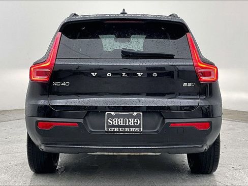 Certified 2025 Volvo XC40 B5 Plus image 7