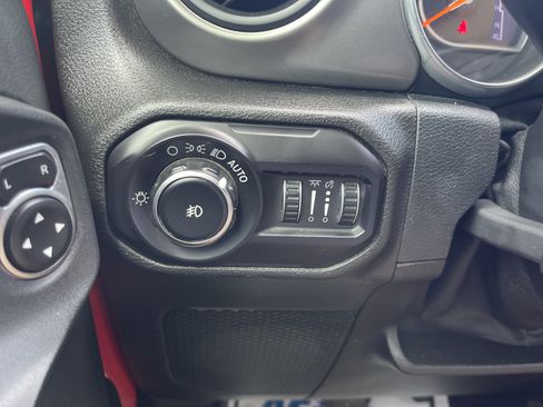 Used 2018 Jeep Wrangler Unlimited Sport S AWD/4WD image 21