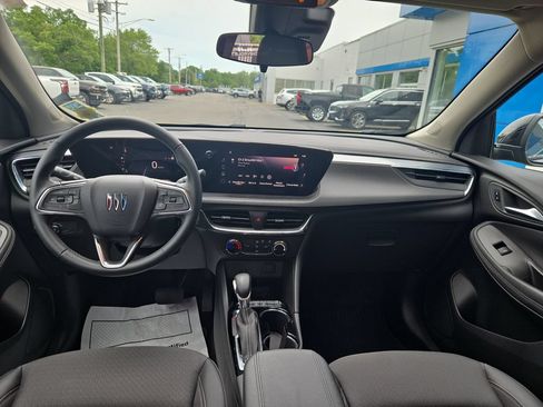 Certified 2025 Buick Encore GX Preferred FWD image 2