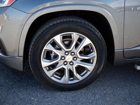 Used 2021 Chevrolet Traverse Premier w/ LPO, Black Accent Package image 9