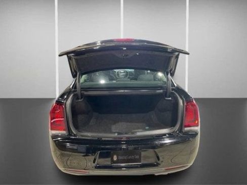 Used 2023 Chrysler 300 Touring w/ Safetytec Plus Group RWD image 9