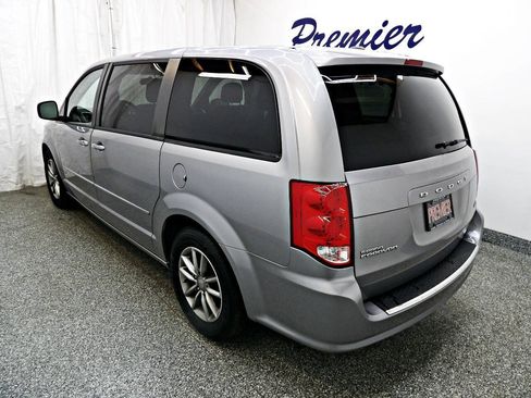Used 2016 Dodge Grand Caravan SE FWD image 4
