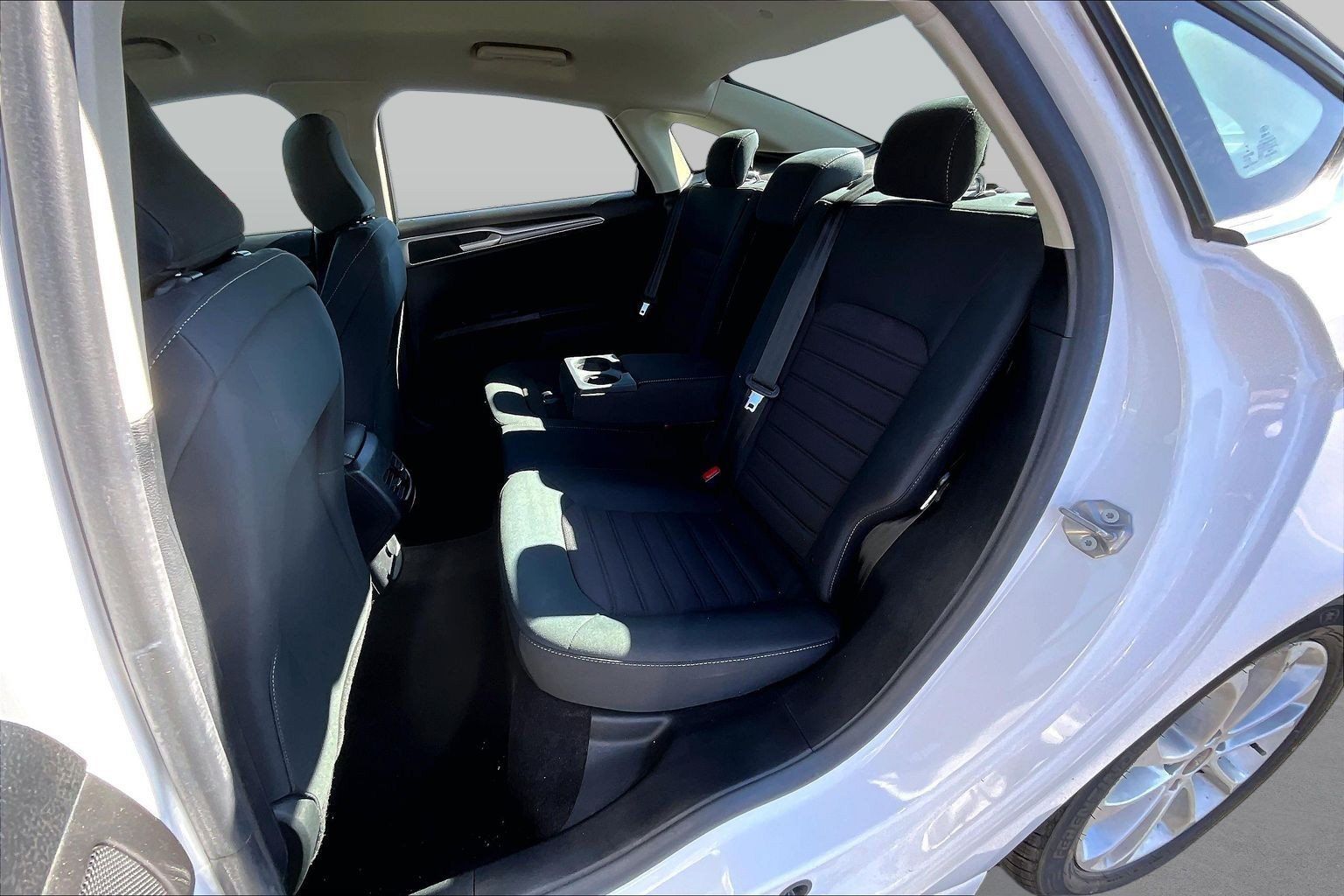 Used 2020 Ford Fusion SE FWD image 26