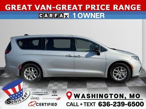 Used 2024 Chrysler Pacifica Touring-L FWD image 1