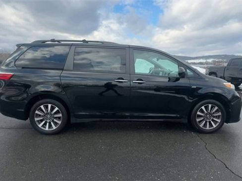 Used 2018 Toyota Sienna XLE Premium image 9