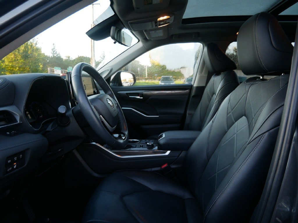 Used 2023 Toyota Highlander Platinum AWD/4WD image 9