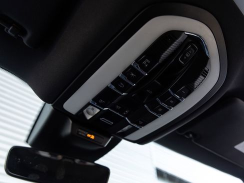 Certified 2020 Porsche Macan image 18