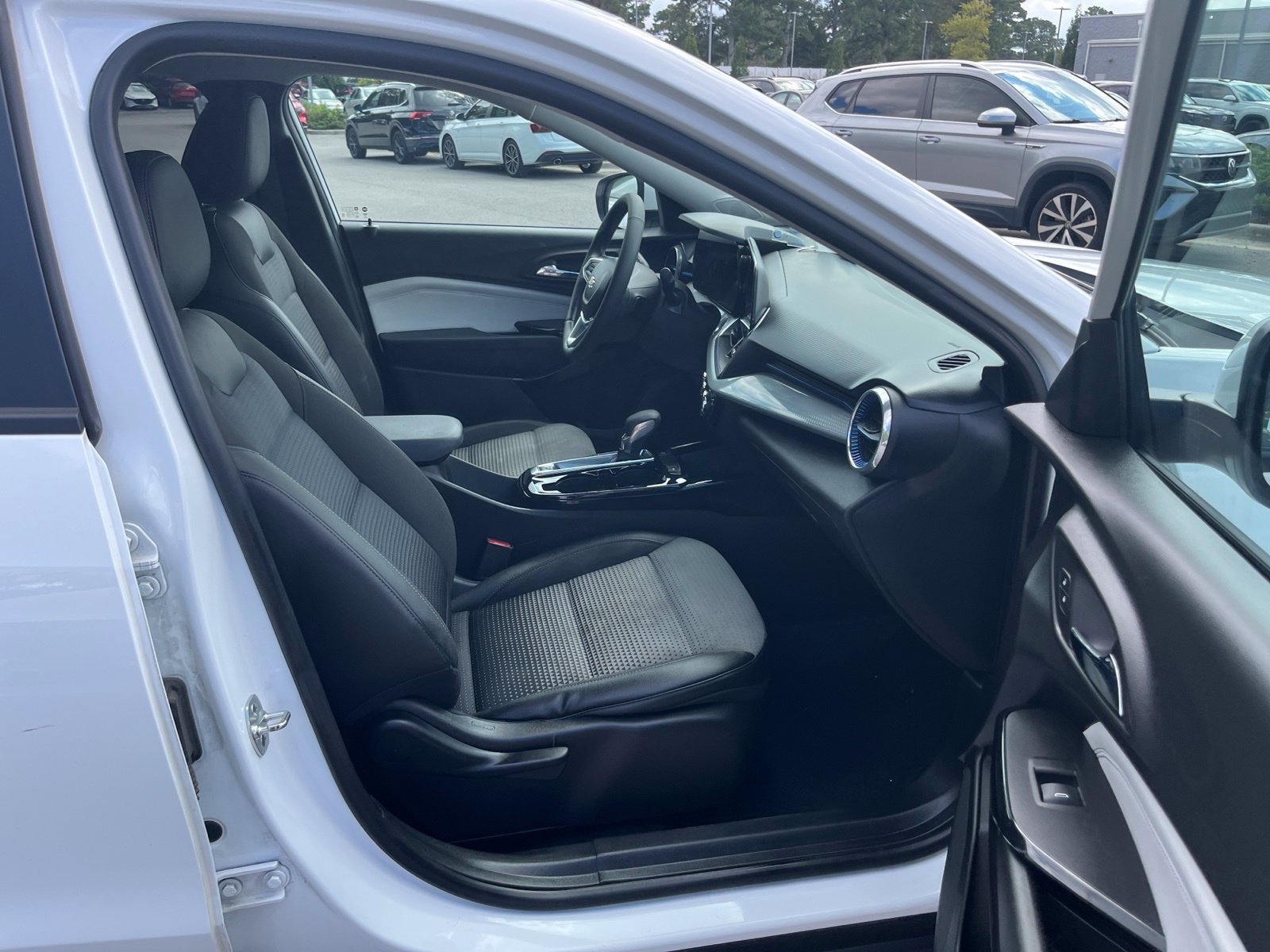 Used 2024 Chevrolet Trax LT w/ Driver Confidence Package FWD image 34
