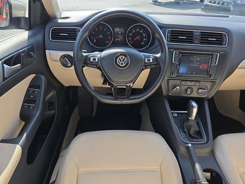 Used 2016 Volkswagen Jetta SE FWD image 6