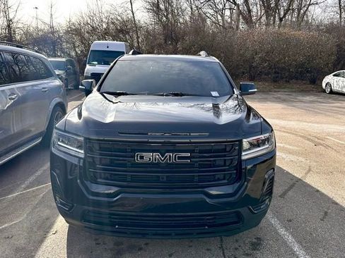 Used 2023 GMC Acadia SLE w/ Driver Convenience Package image 3