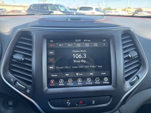 Used 2021 Jeep Cherokee Trailhawk w/ Trailer Tow Group AWD/4WD image 16