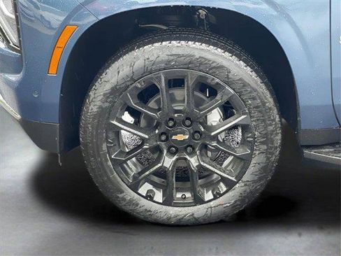 New 2025 Chevrolet Suburban Premier image 36