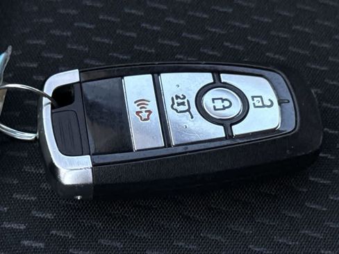 Used 2025 Ford Escape ST-Line AWD/4WD image 28