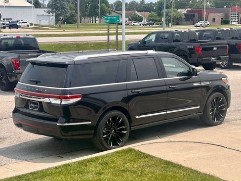 Used 2022 Lincoln Navigator L Reserve AWD/4WD image 6